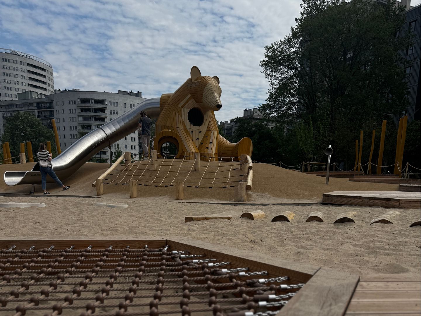 Plac zabaw z misiem Ursynów