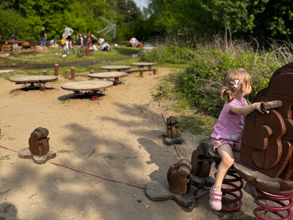park dolina wkry w pomiechówku